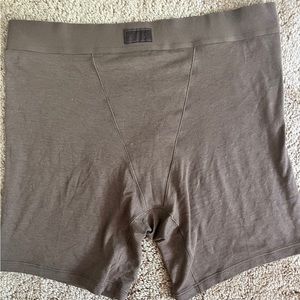 SKIMS “boyfriend” boxer shorts